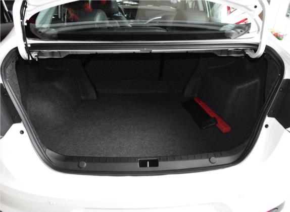 V5菱致 2015款 plus 1.5L 手动护航型 车厢座椅   后备厢