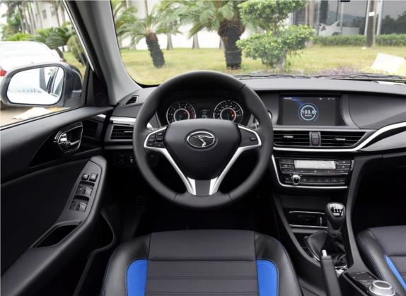 V5菱致 2015款 plus 1.5L 手动爵士型 中控类   驾驶位