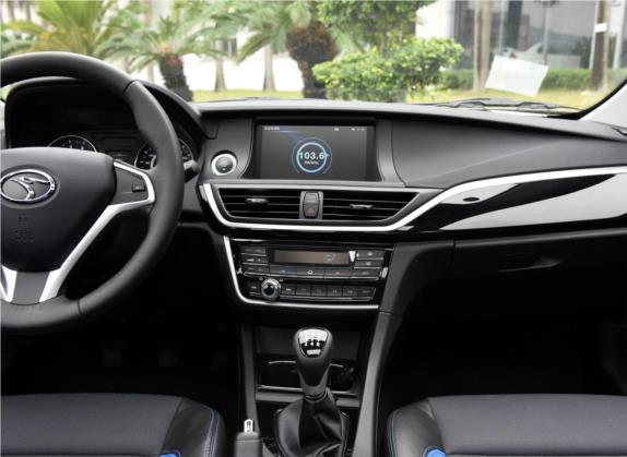V5菱致 2015款 plus 1.5L 手动爵士型 中控类   中控台