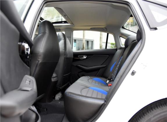 V5菱致 2015款 plus 1.5L 手动爵士型 车厢座椅   后排空间