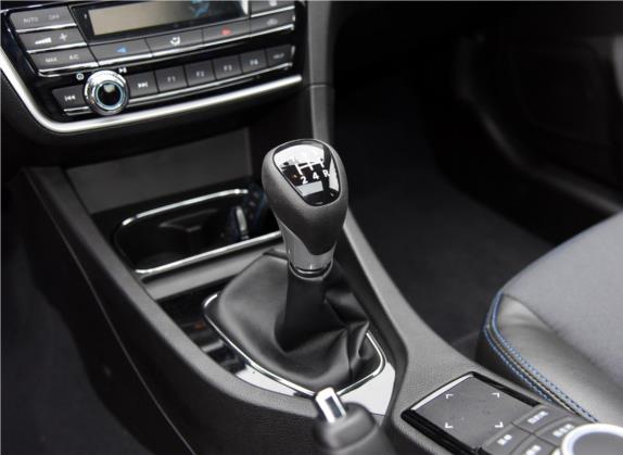 V5菱致 2015款 plus 1.5L 手动爵士型 中控类   挡把