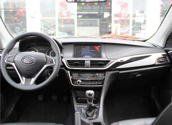 V5菱致 2017款 1.5L 手动新锐型 中控类   中控全图
