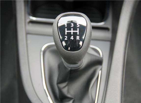 V5菱致 2017款 1.5L 手动新锐型 中控类   挡把