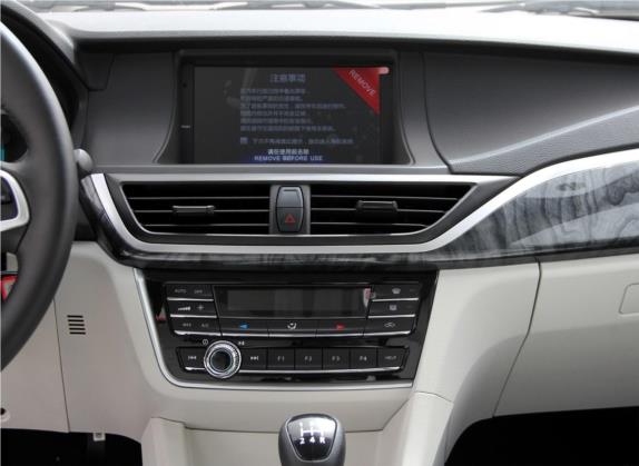 V5菱致 2017款 1.5L 手动新动型 中控类   中控台