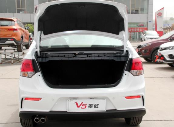 V5菱致 2017款 1.5L 手动新动型 车厢座椅   后备厢