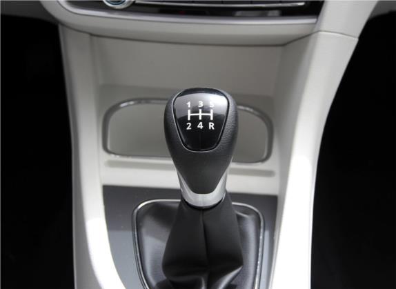 V5菱致 2017款 1.5L 手动新动型 中控类   挡把
