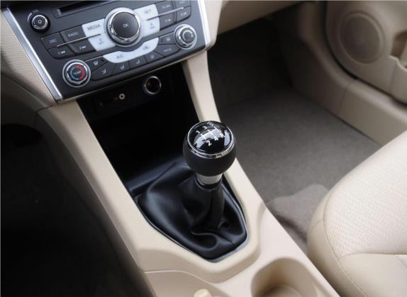 V6菱仕 2013款 1.5L 手动标准版 中控类   挡把