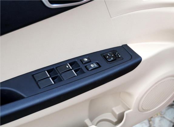 V6菱仕 2013款 1.5L 手动豪华版 车厢座椅   门窗控制