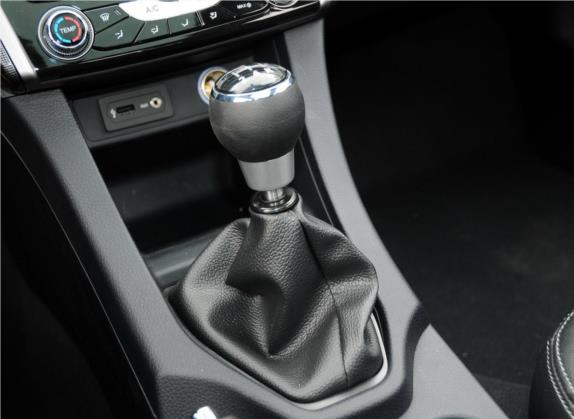 V6菱仕 2013款 1.5L 手动旗舰版 中控类   挡把