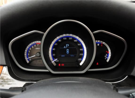 V6菱仕 2013款 1.5L CVT精英女性版 中控类   仪表盘
