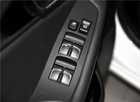 V6菱仕 2015款 CROSS 1.5L 手动智趣型 车厢座椅   门窗控制