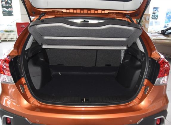 V6菱仕 2015款 CROSS 1.5L 手动智尊型 车厢座椅   后备厢