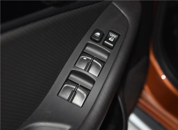 V6菱仕 2015款 CROSS 1.5L 手动智尊型 车厢座椅   门窗控制