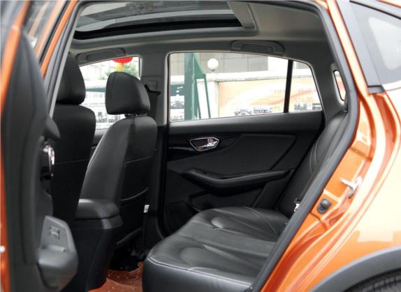 V6菱仕 2015款 CROSS 1.5L CVT智尊型 车厢座椅   后排空间