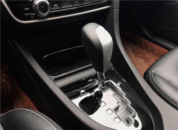 V6菱仕 2015款 CROSS 1.5L CVT智尊型 中控类   挡把