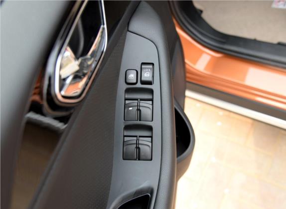 V6菱仕 2015款 CROSS 1.5T 手动智控型 车厢座椅   门窗控制