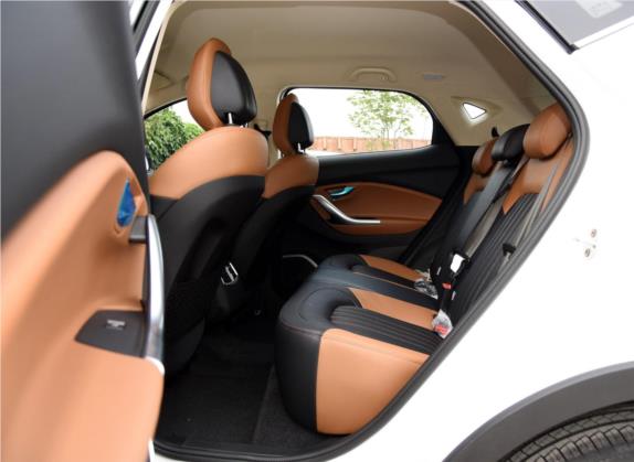 东南DX7 2015款 1.5T 手动精英型 车厢座椅   后排空间