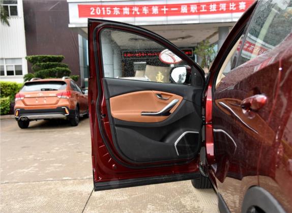 东南DX7 2015款 1.5T 自动尊贵型 车厢座椅   前门板