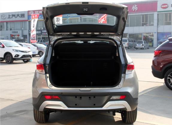 东南DX3 2016款 1.5T CVT豪华型 车厢座椅   后备厢
