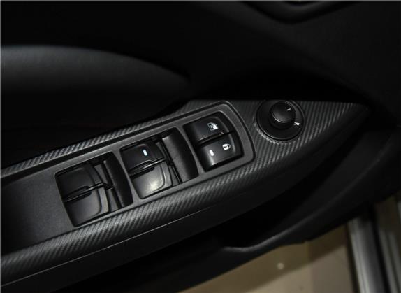 东南DX3 2018款 1.5T CVT尊贵型 车厢座椅   门窗控制
