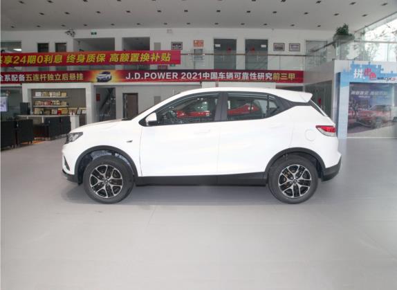 东南DX3 2022款 1.5L 手动豪华型 外观   正侧