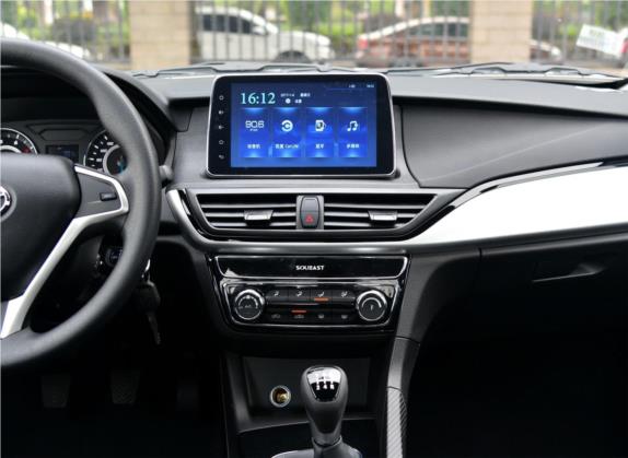 东南A5翼舞 2019款 1.5L 手动精英版 国V 中控类   中控台