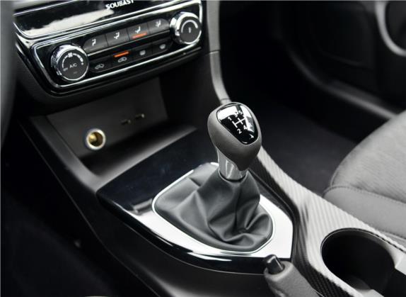 东南A5翼舞 2019款 1.5L 手动精英版 国V 中控类   挡把