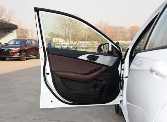 东南A5翼舞 2019款 1.5L 手动豪华版 国V 车厢座椅   前门板
