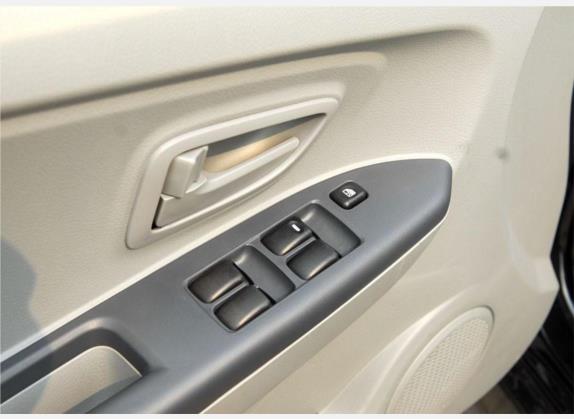 V3菱悦 2008款 1.5L 手动旗舰版 车厢座椅   门窗控制