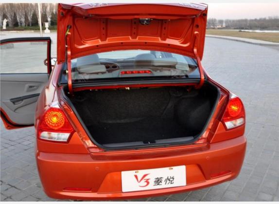 V3菱悦 2008款 1.5L 手动旗舰导航版 车厢座椅   后备厢