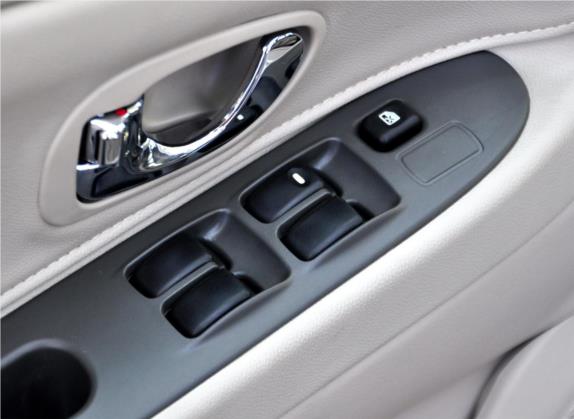 V3菱悦 2010款 改款 1.5L 手动旗舰版 车厢座椅   门窗控制