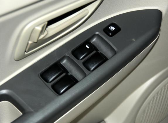 V3菱悦 2011款 1.5L CVT舒适版 车厢座椅   门窗控制