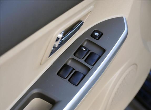 V3菱悦 2011款 1.5L CVT旗舰版 车厢座椅   门窗控制