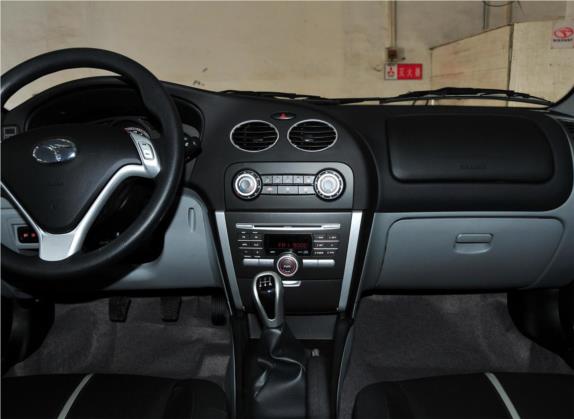 V3菱悦 2011款 1.5L 手动风采版 中控类   中控台
