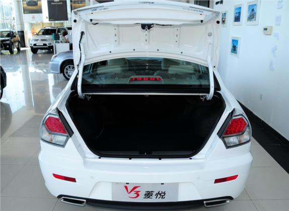 V3菱悦 2012款 改款 1.5L 手动旗舰版 车厢座椅   后备厢