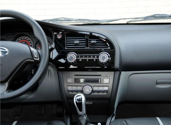 V3菱悦 2012款 改款 1.5L 手动风采版 中控类   中控台