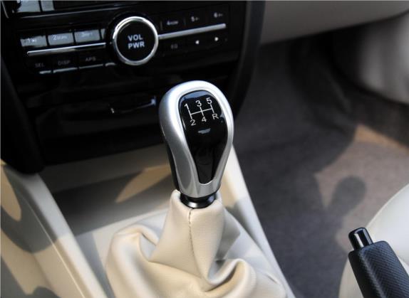 V3菱悦 2014款 1.5L 手动旗舰版 中控类   挡把
