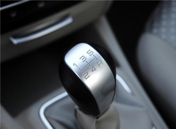 V3菱悦 2015款 1.5L 手动幸福版 中控类   挡把