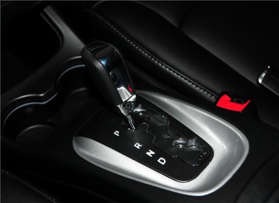 菲跃 2013款 3.6L 智能全驱版 中控类   挡把
