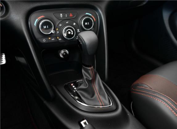 菲翔 2015款 1.4T 自动跃享版 中控类   挡把