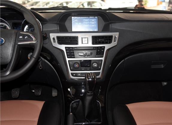 揽福 2015款 2.4L 汽油两驱豪华版 7座 中控类   中控台