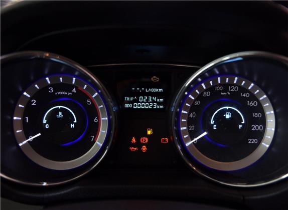 揽福 2015款 1.9T 柴油两驱标准版 7座 中控类   仪表盘