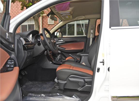揽福 2017款 1.9T 柴油手动两驱豪华版 7座 车厢座椅   前排空间