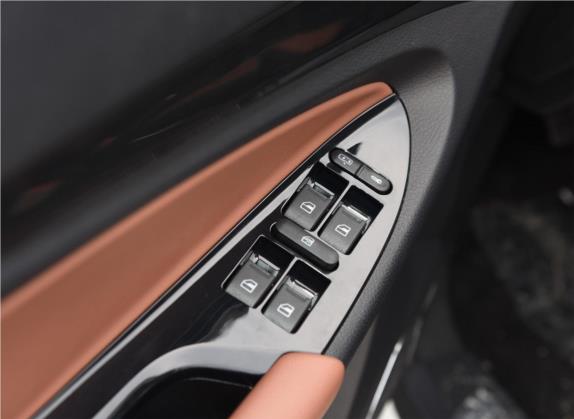 揽福 2017款 2.0T 汽油手动两驱旗舰版 7座 车厢座椅   门窗控制