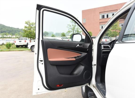 揽福 2017款 2.0T 汽油手动四驱豪华版 7座 车厢座椅   前门板