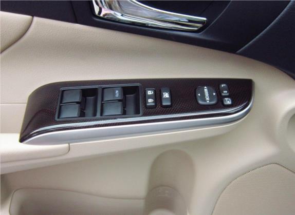 凯美瑞 2012款 尊瑞 2.5HV 至尊版 车厢座椅   门窗控制