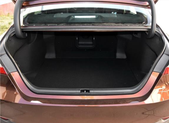 凯美瑞 2018款 2.5Q 旗舰版 车厢座椅   后备厢