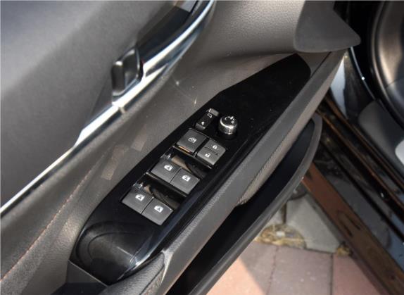 凯美瑞 2019款 双擎 2.5HG 豪华版 国VI 车厢座椅   门窗控制