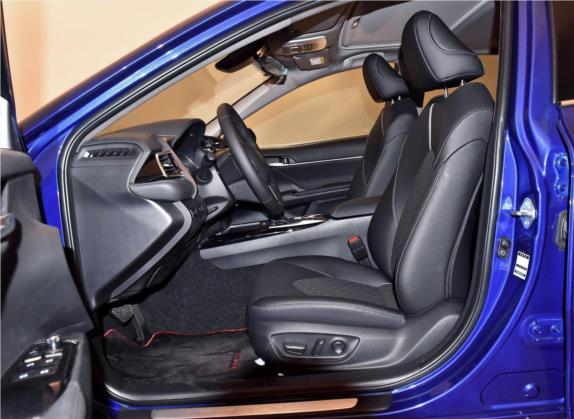 凯美瑞 2019款 双擎 2.5HS 锋尚版 国VI 车厢座椅   前排空间