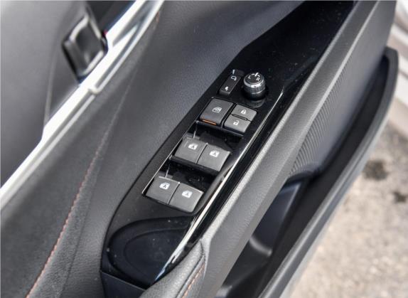 凯美瑞 2019款 2.0G 豪华版 国V 车厢座椅   门窗控制